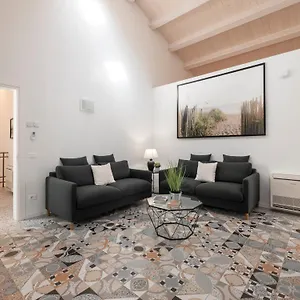 Zuara9room Bed & Breakfast